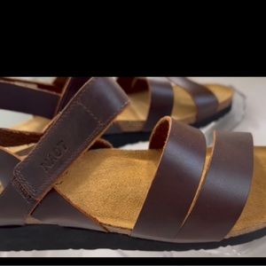 LIKE NEW.PLEASE LOOK AT THE PICTURES FOR BETTER DESCRIPTION!!❣️😍